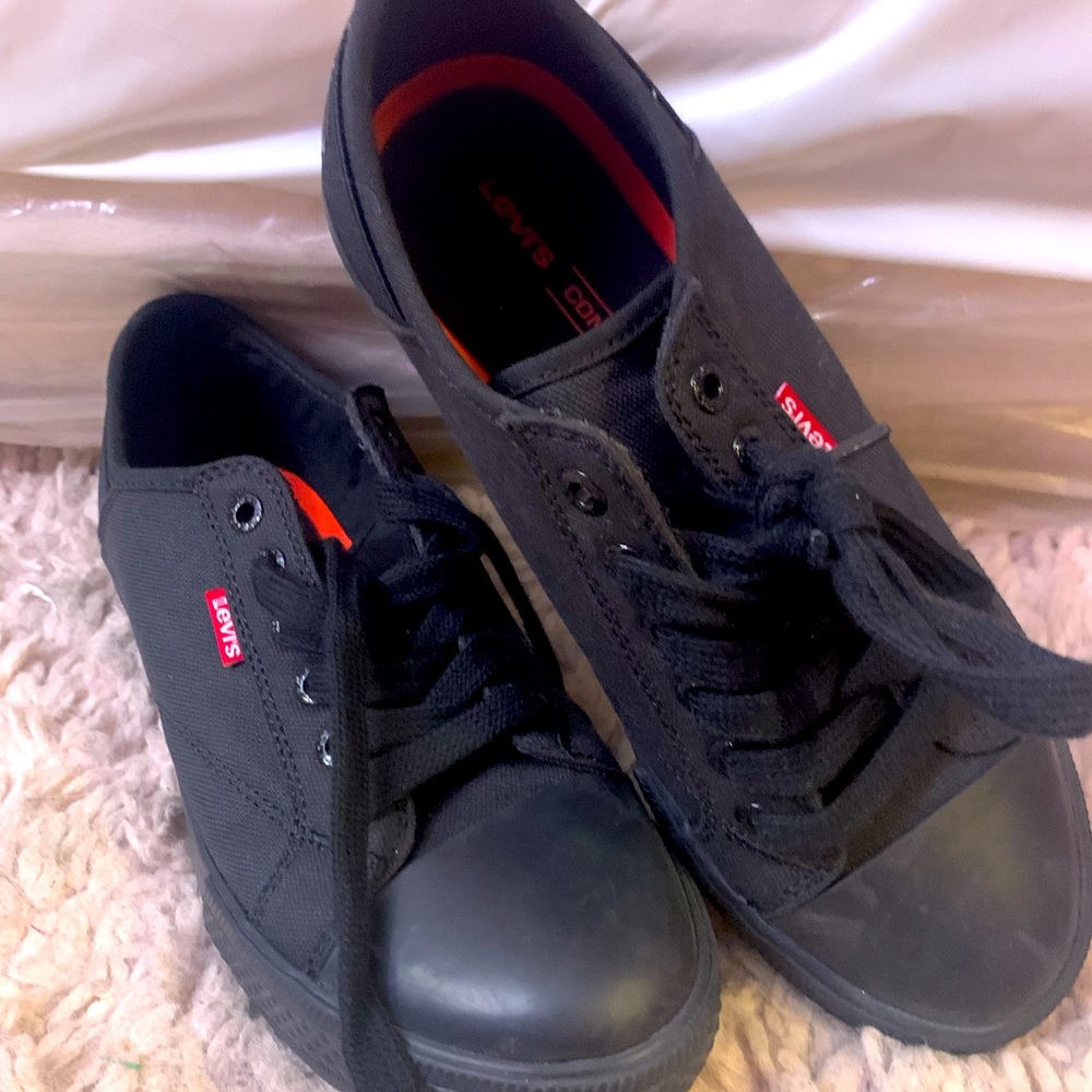 Women’s Levi’s size 7 all black